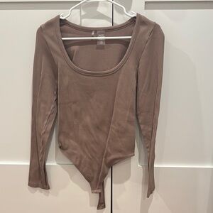 Ribbed Long Sleeve Bodysuit - Brown